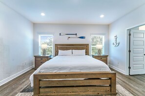 4 bedrooms, iron/ironing board, free WiFi, bed sheets