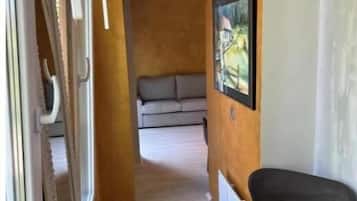 Smart TV, fireplace, video games