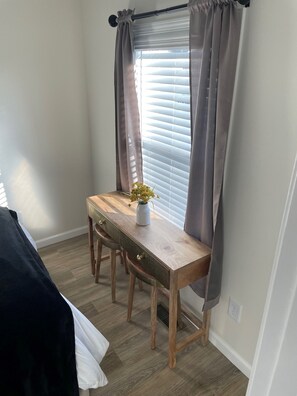 2 quartos, escrivaninha, ferros/tábuas de passar roupa, Wi-Fi