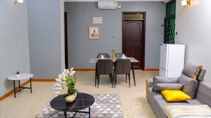 TV - Malaikanzi Apartments (Namulanda)