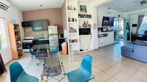 Living area - Loba Hostel Bucerias (Bucerías)