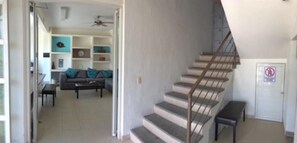 Living area - Loba Hostel Bucerias (Bucerías)