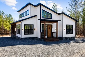 Exterior - The Pickled Bear in Hochatown/Broken Bow, OK (Broken Bow)