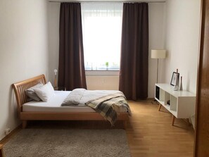 4 Schlafzimmer, Bügeleisen/Bügelbrett, Reisekinderbett, WLAN