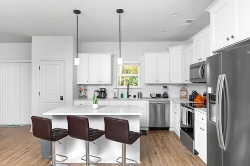 Perfect Getaway Prime Location w/Game Room & HotTub