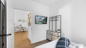 5 dormitoris, planxa i posts de planxar, wifi gratuïta i roba de llit