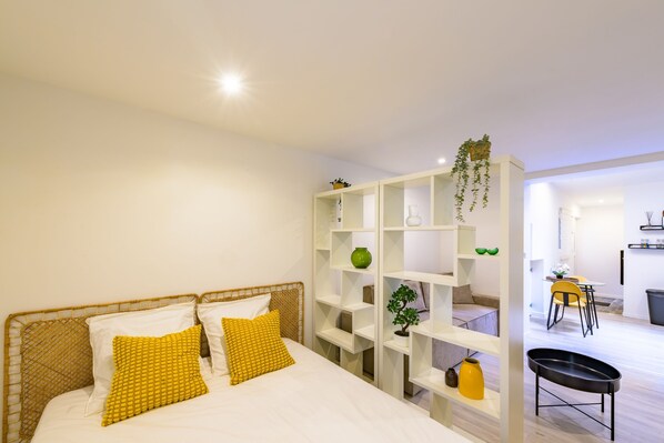 Iron/ironing board, free WiFi, bed sheets