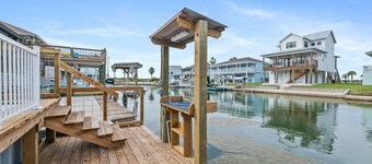 Waterfront Canal home! Private Pool, Hot Tub, Fishing, Dock your Boat! 