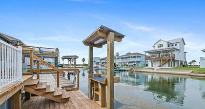 Waterfront Canal home! Private Pool, Hot Tub, Fishing, Dock your Boat!