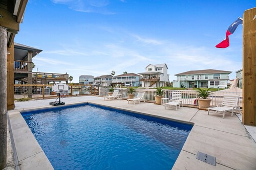 Waterfront Canal home! Private Pool, Hot Tub, Fishing, Dock your Boat! 