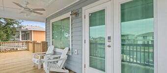 Waterfront Canal home! Private Pool, Hot Tub, Fishing, Dock your Boat! 