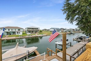 Marina - Waterfront Canal home! Private Pool, Hot Tub, Fishing, Dock your Boat! (City-by-the Sea)