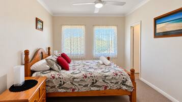 3 bedrooms, iron/ironing board, free WiFi, bed sheets