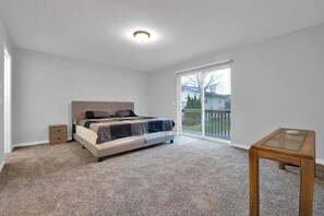 3 bedrooms, iron/ironing board, free WiFi, bed sheets - Lakefront Home; All-Sports Elizabeth Lake; Dock, Fire Pit & Kayaks [see reviews] (Waterford Township)