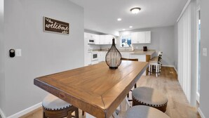 Dining - Lakefront Home; All-Sports Elizabeth Lake; Dock, Fire Pit & Kayaks [see reviews] (Waterford Township)