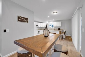 Dining - Lakefront Home; All-Sports Elizabeth Lake; Dock, Fire Pit & Kayaks [see reviews] (Waterford Township)