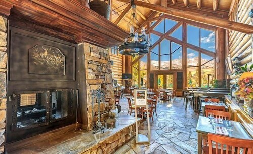 Ski Side Retreat: Soak, Ski, Sip