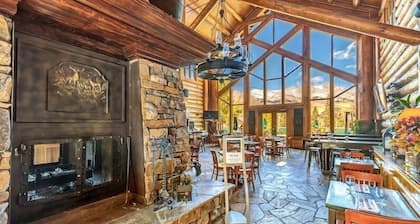 Ski Side Retreat: Soak, Ski, Sip