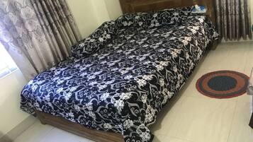 2 bedrooms, iron/ironing board, travel cot, WiFi