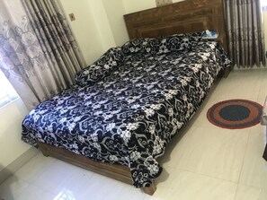 2 bedrooms, iron/ironing board, travel cot, WiFi