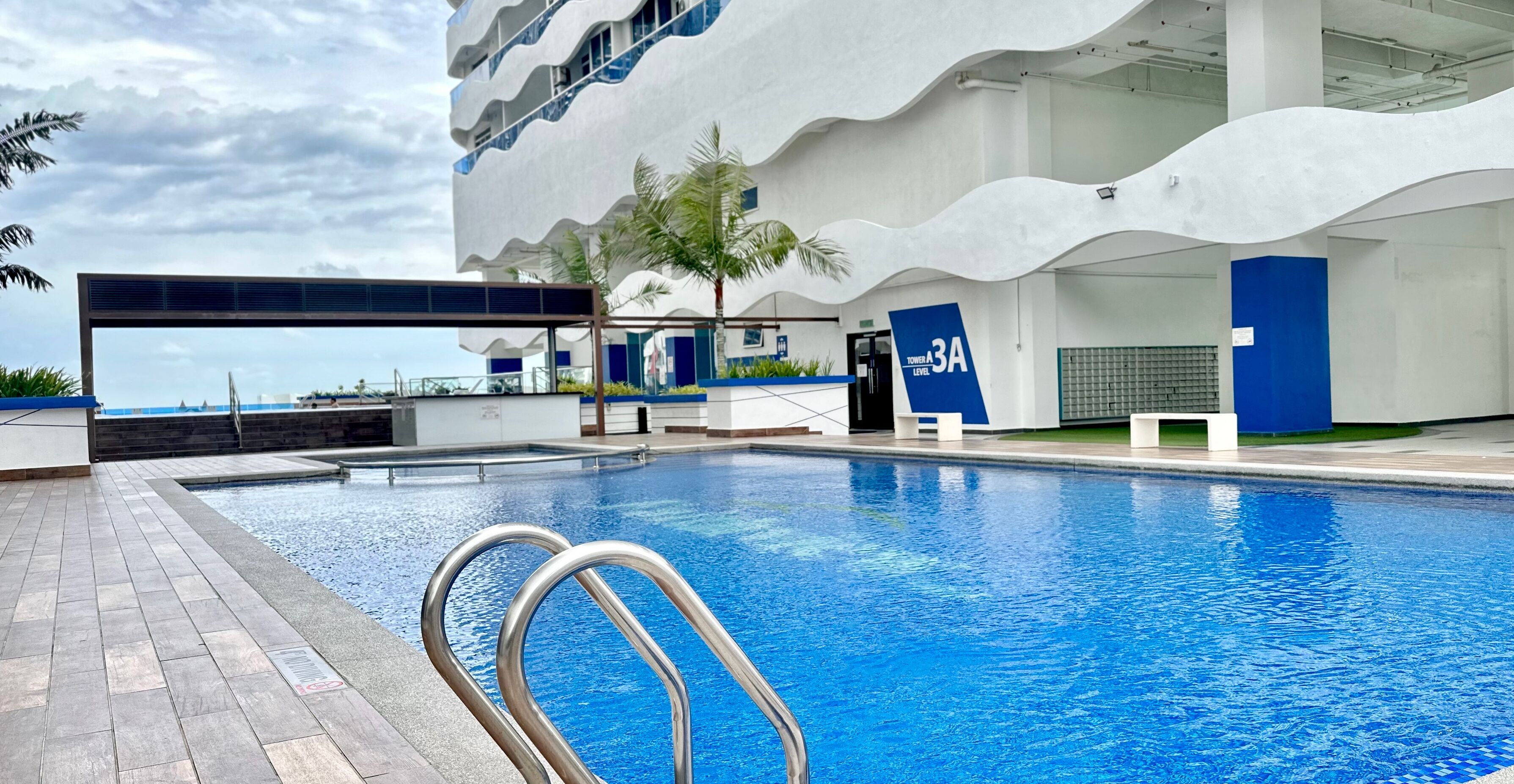 Hồ bơi ngoài trời 