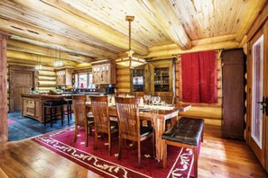 Dining - Luxurious log cabin with river views, hot tub, firepit, outdoor areas, & W/D (South Fork)