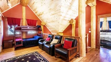3 bedrooms, iron/ironing board, internet, bed sheets