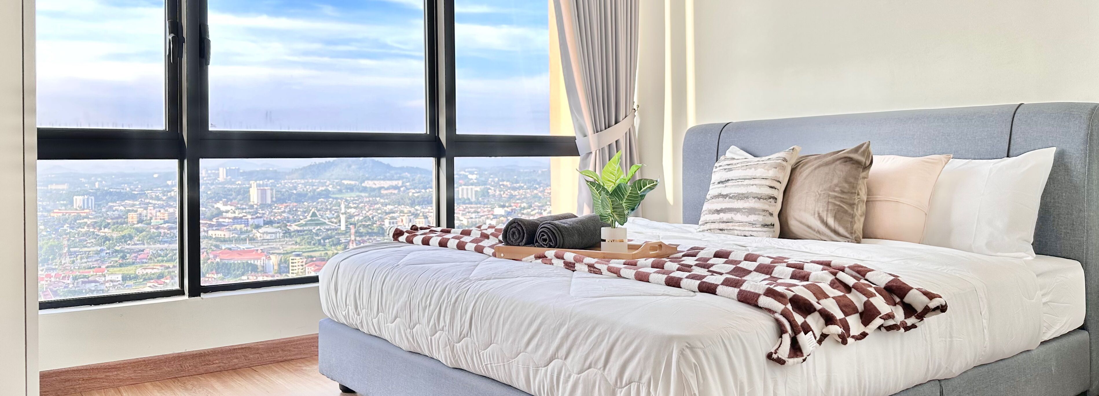 بديكورات فريدة لكل غرفة وطراز فريد لكل وحدة ومكواة/لوح كي