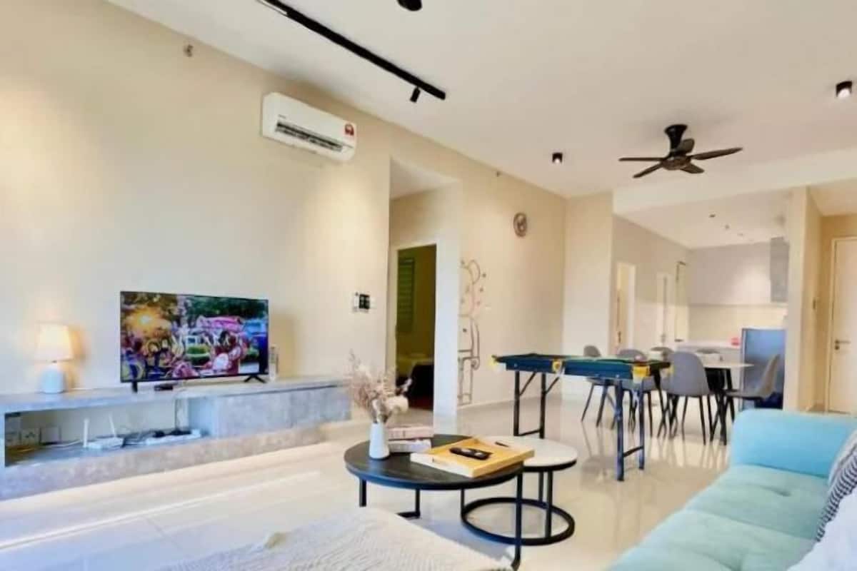 Living area | 48-inch Smart TV with digital channels, video game console, Netflix