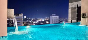 Hồ bơi trong nhà 