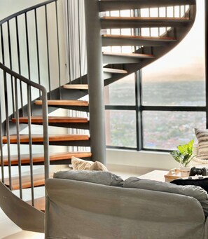 Una Smart TV, una consola de videojuegos, Netflix, películas de estreno