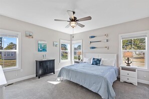 3 bedrooms, iron/ironing board, internet, bed sheets