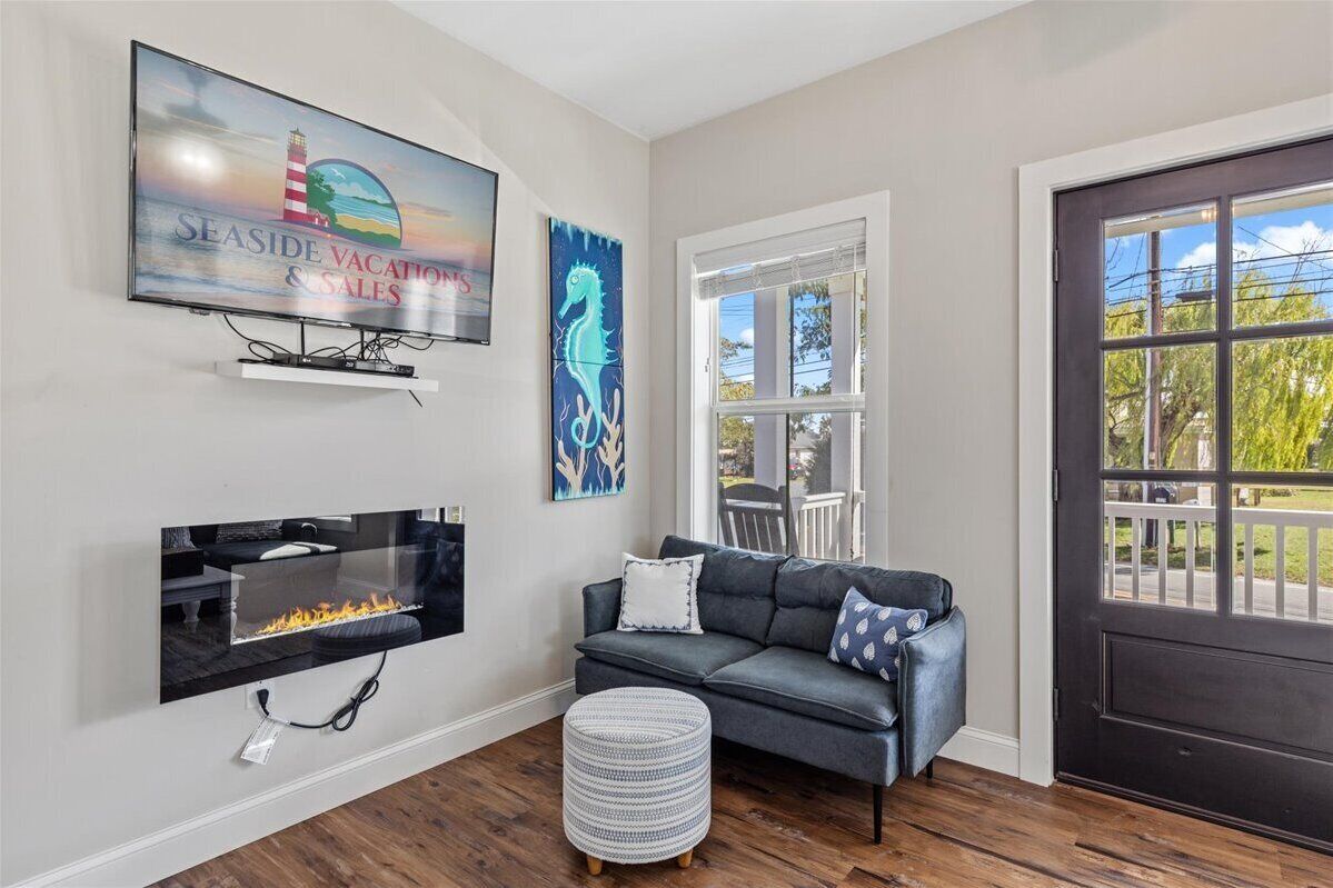 Televisio, takka, pöytäjalkapallopöytä