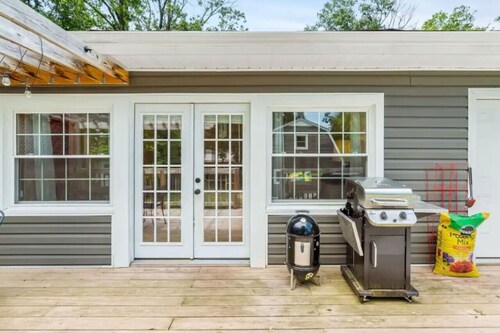 Fenced Backyard- Family Games- Playstation 5! - Close to Downtown