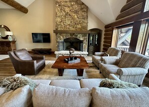 TV, offices - 5 BR Ski In/Out Horizon Pass Luxury Townhome (Edwards)