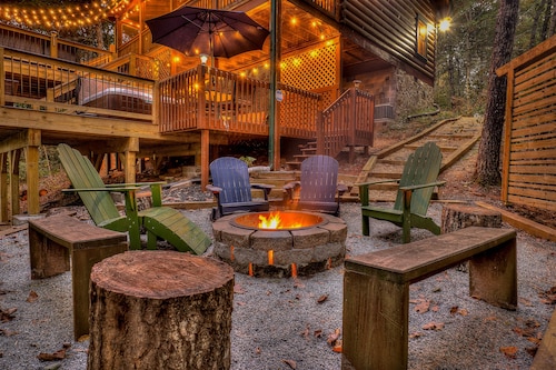 Secluded Cabin w/Hot Tub, Fireplace, Firepit, Grill, Hiking & King Bed
