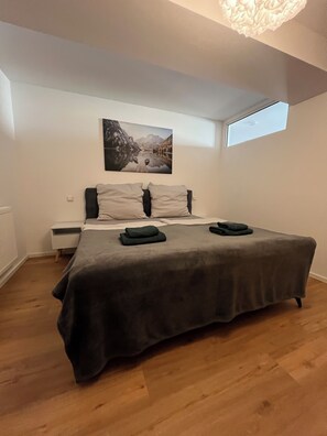 1 dormitorio, escritorio, wifi gratis y ropa de cama