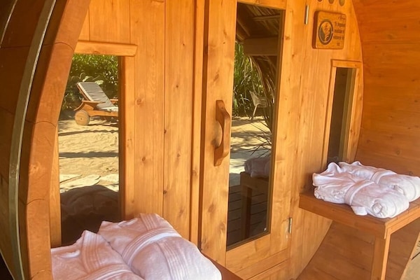 Sauna, hot tub, massages on the beach, massages