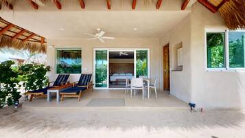 Villa Deluxe, vista al jardín, planta baja | Terraza o patio