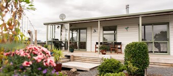 Fantail Cottage - 35mins to Raglan &15 mins to shopping centre.
Farm outlook