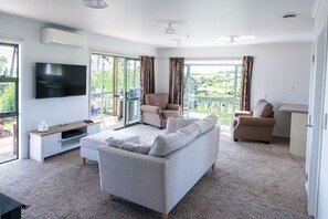 Smart TV - Fantail Cottage - 35mins to Raglan &15 mins to shopping centre.
Farm outlook (Whatawhata)