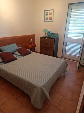 2 bedrooms, iron/ironing board - Vue mer Appartement Lumineux 6 Pers. Marines de Bravone Linguizzetta Corse (linguizzetta)