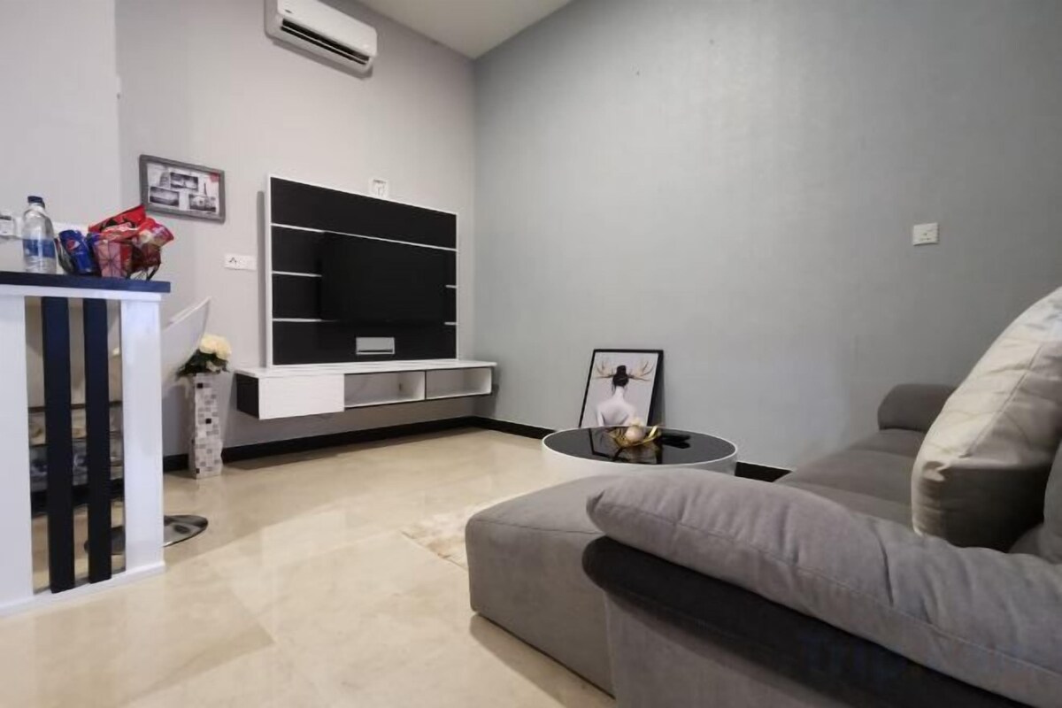 Living area | 48-inch Smart TV with digital channels, video-game console, Netflix