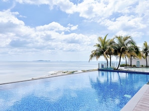 Outdoor pool - Silverscape Residence (Malacca City)