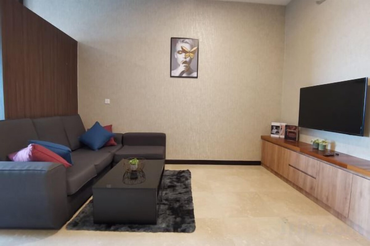 Living area | 48-inch Smart TV with digital channels, video-game console, Netflix
