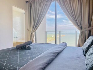 Individually decorated, individually furnished, desk, blackout curtains - Silverscape Residence (Malacca City)