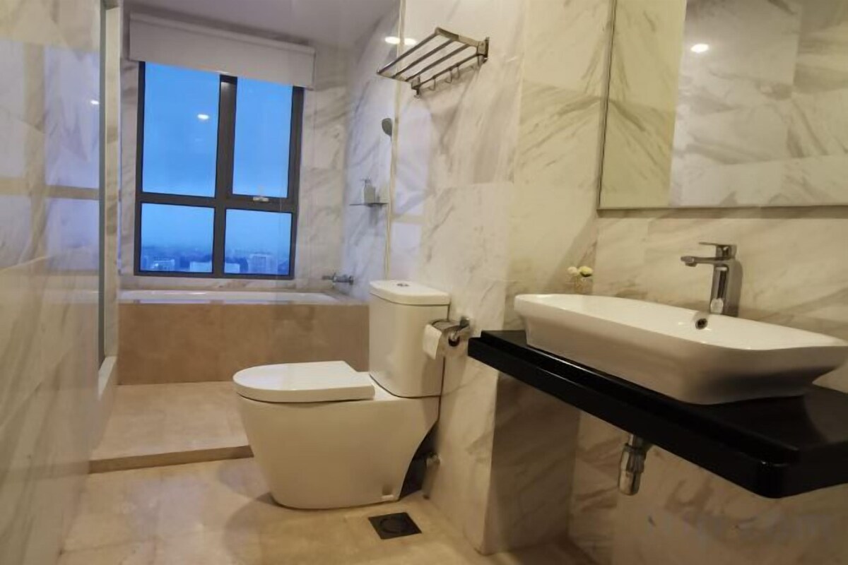 Regadera tipo lluvia, amenidades de baño gratuitas, secadora de cabello 