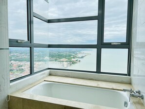 Family Apartment, 3 Bedrooms, Balcony, Sea View | Bathroom | Rainfall showerhead, free toiletries, hair dryer, bathrobes