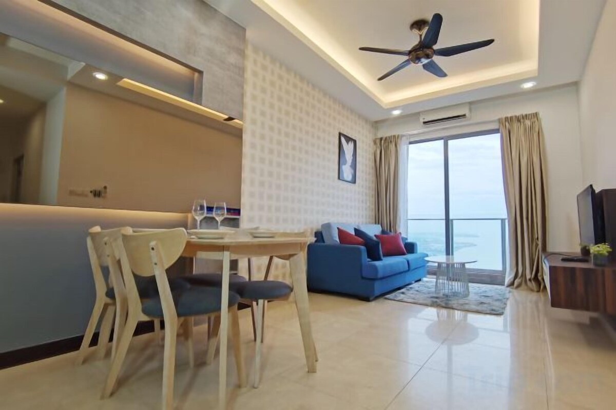 Living area | 48-inch Smart TV with digital channels, video-game console, Netflix