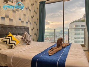 Elite Apartment, 2 Bedrooms, Accessible, City View | 3 bedrooms, individually decorated, individually furnished, desk